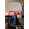 Image 1 : "LITTLE TIKES" BASKETBALL HOOP