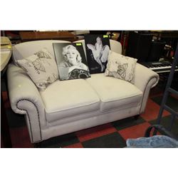 WHITE FABRIC NAILHEAD LOVE SEAT
