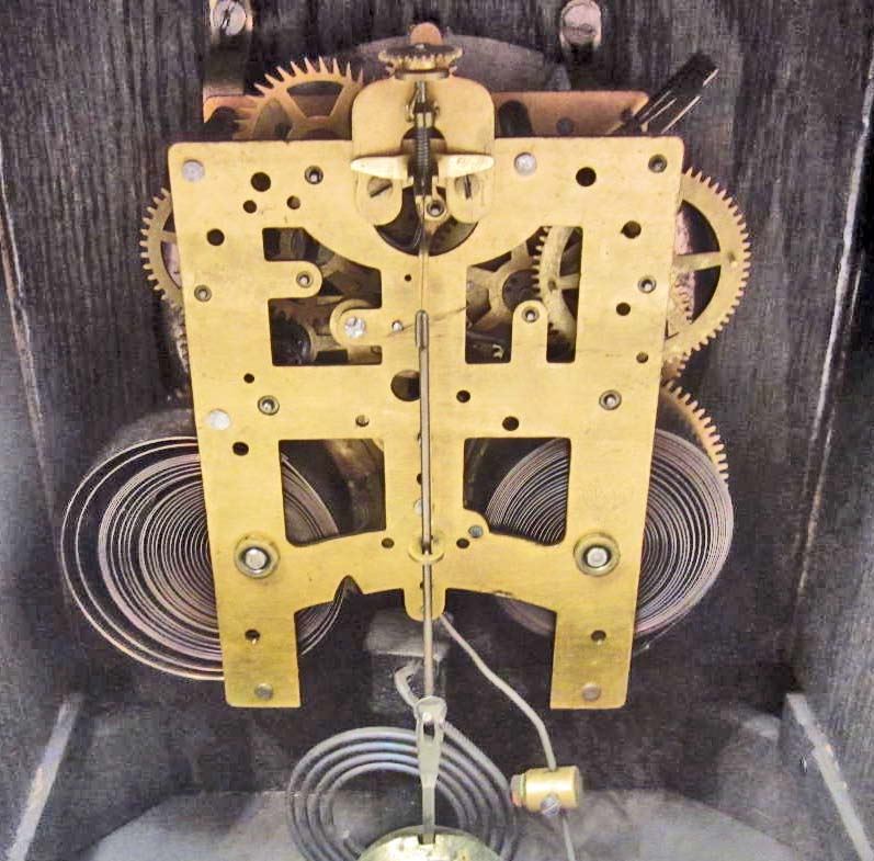 ANTIQUE NEW HAVEN MANTLE CLOCK