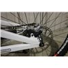 Image 2 : WHITE SANTACRUZ 9 SPEED FULL SUSPENSION MOUNTAIN BIKE