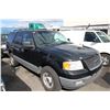 Image 2 : 2005 FORD EXPEDITION XLT, 4DR SUV, BLACK, VIN # 1FMPU16555LA65195