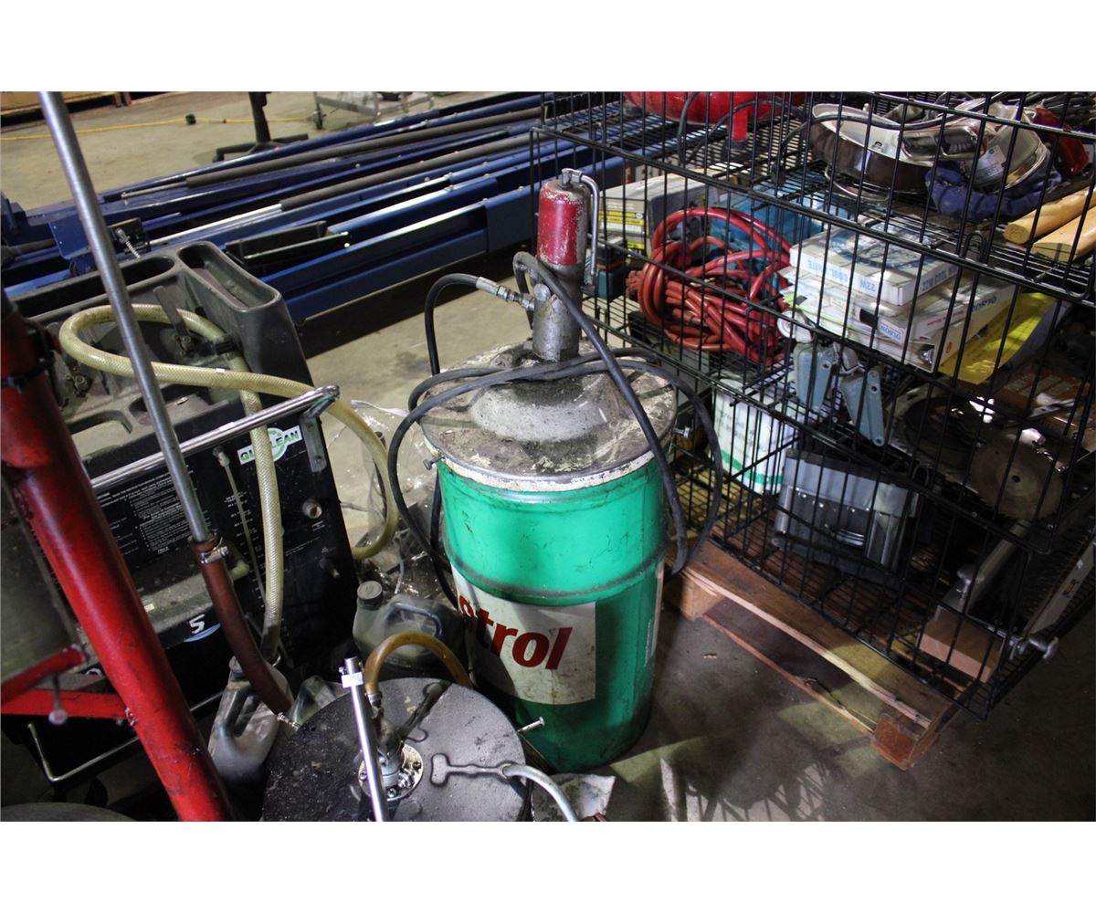 Castrol Epod Rack MOBILE HYDRAULIC PARTS REPAIR RACK WITH CASTROL FLUID PUMP & GEAR OIL ...