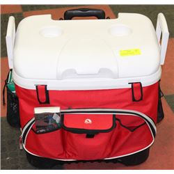 IGLOO ROLLING COOLER W/ HANDLE & EXT STORAGE