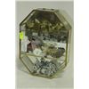 Image 1 : GLASS MIRRORED CASE W/ FIGURINES