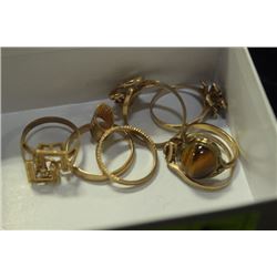BOX OF 7 GOLD & GOLD PLATE  RINGS
