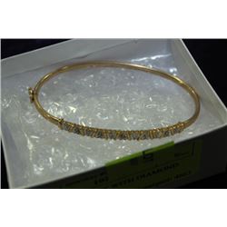 GOLD BRACELET WITH DIAMOND ACCENTS