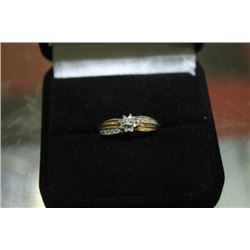 GOLD RING WITH FLOWER AND DIAMOND ACCENTS
