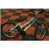 Image 1 : SPORT TECH 18SPD LADIES MTN BIKE