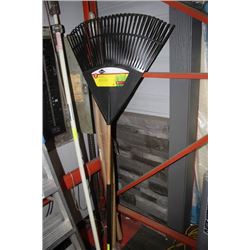 NEW LARGE POLY LEAF RAKE W/ 30 TINES