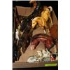 Image 1 : FLAT OF COLLECTIBLE HORSE ORNAMENTS INCLUDING