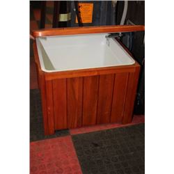 CEDAR WOOD DECK COOLER