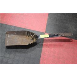 ANTIQUE TRAIN COAL SHOVEL
