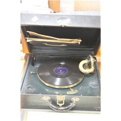 VINTAGE TABLE TOP GRAMMOPHONE