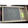 Image 1 : SMALL VINTAGE WASHBOARD