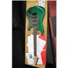 Image 1 : METALLIC EMERALD GREEN FENDER SQUIRE GUITAR
