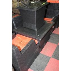 PATIO END TABLE WITH 2 CHAIRS AND 2 OTTOMANS