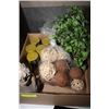 Image 1 : BOX OF MISC DECORATIVE PIECES INCLUDES CANDLES,