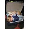 Image 1 : SUITCASE OF PORCELAIN DOLLS