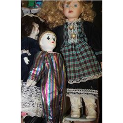BOX OF 5 PORCELAIN DOLLS - 1 MUSICAL