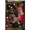 Image 1 : FLAT OF NAIL POLISHES AND LADY'S ITEMS