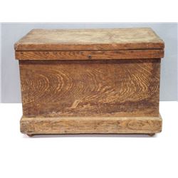 Oak storage chest, late 19th C.