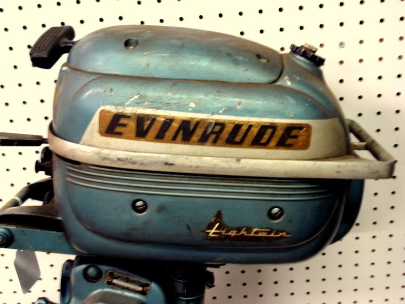 Evinrude Lightwin outboard 3HP motor, 19521954 serial number 3012