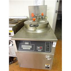 BKI Electric Pressure Fryer - NOTE: Unit still has oil in it.