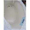 Image 3 : Oval Bath Tub