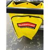 Image 2 : Rubbermaid Maintenance Cart