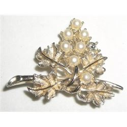 VINTAGE BROOCH OAK LEAF WITH PEARLS PATTERN STAMPED *EMMONS* BOOK VALUE $35.00+!!