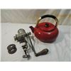 Image 1 : LOT 2 VINTAGE TEAPOT & CLAMP MEAT GRINDER