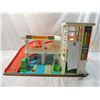 Image 2 : FISHER PRICE LITTLE PEOPLE GARAGE