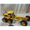 Image 2 : LOT 2 VINTAGE TONKA ROAD GRADER