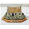 Image 2 : VINTAGE IRISH COTTAGE MUSIC BOX