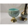 Image 2 : LOT 2 VINTAGE VASE & CUP PLANTER