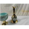 Image 3 : LOT 2 VINTAGE VASE & CUP PLANTER