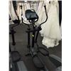 Image 2 : LIFE FITNESS 9500 HR ELEPTICAL W/ HEART RATE MONITOR
