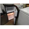 Image 2 : MINI FRIDGE - FREEZER ON TOP - BLACK & DECKER - WORKING