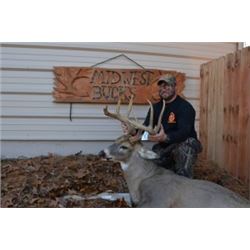 Trophy Archery Whitetail Hunt in Illinois