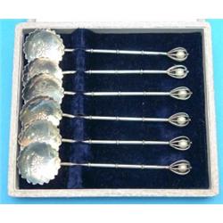 A set of 6 Sterling teaspoons, with loose pearl finials....