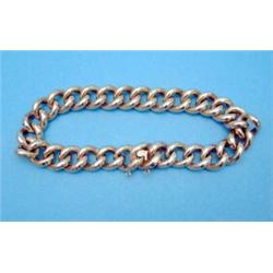 A gold curblink bracelet, 17.5grms...