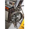 Image 1 : VINTAGE SPINNING WHEEL