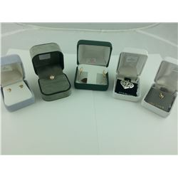 GROUP LOT OF JEWELLERY INCLUDING; 10KT GOLD QUARTZ EARRINGS(MISSING STONE), 14KT GOLD FRESHWATER