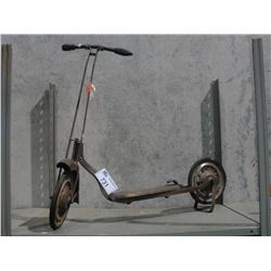 1930-40S CHILDS METAL 2WHEEL SCOOTER