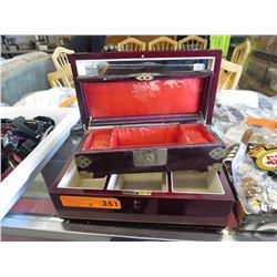 2 Jewelry boxes