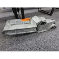 Vintage "Buddy L" dump truck tin truck