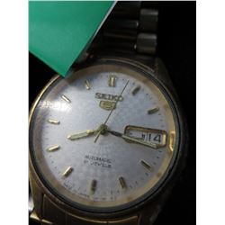 Vintage Seiko 5 - Time & Date watch