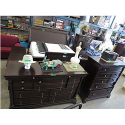 NEW -7 pc King Size Bedroom Suite