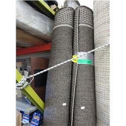 1 Used polyester outdoor rug