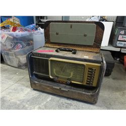Vintage Venus portable radio in wood case